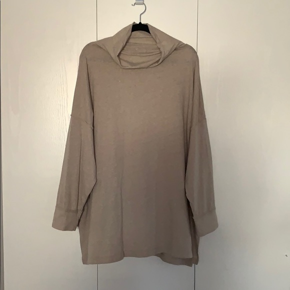 American Eagle Outfitters Tops - American Eagle NWOT Turtleneck Tunic